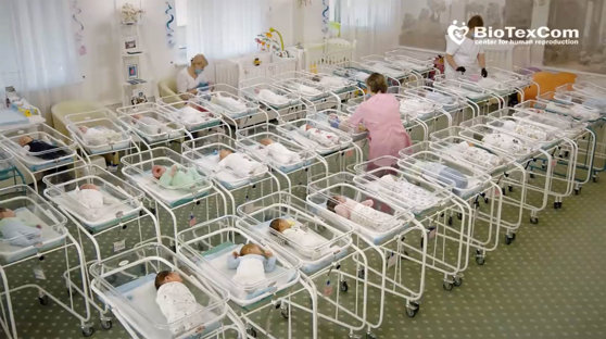 Bebeluşi născuţi de mame-surogat nu pot ajunge la părinţi din cauza coronavirusului